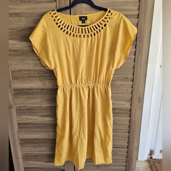 NWOT yellow mustard color dress light weight knee length size S elastic waist - Picture 1 of 4